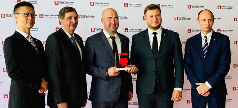 Второй год подряд Тойота Центр Вологда, получает из рук президента Тойота Мотор награду Ichiban