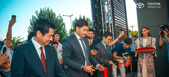 11 августа 2023 года в Ташкенте произошло важное событие – открытие первого официального шоурума Toyota в Узбекистане.