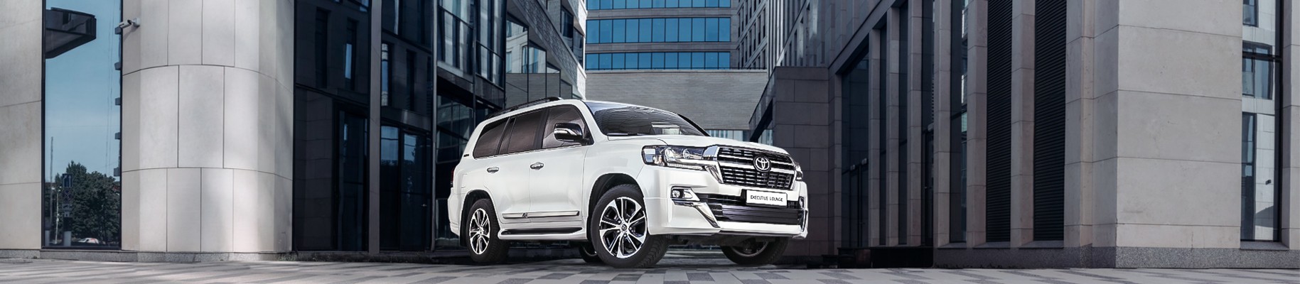 Новый автомобиль Toyota Land Cruiser 200