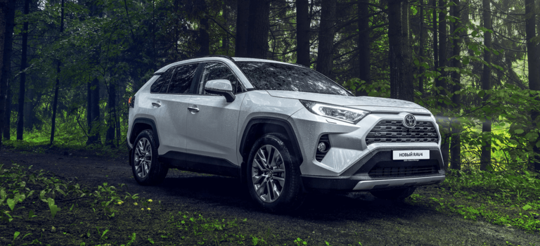 Toyota прекращает выпуск кроссовера RAV4 в России