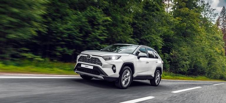 Toyota RAV4 стал победителем в конкурсе «Автомобиль года» в Японии