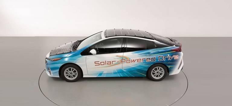 Toyota тестирует Prius с солнечными батареями: его можно будет не заряжать