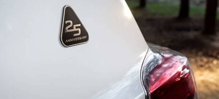 25 лет в тренде: Toyota отмечает годовщину первого в мире кроссовера юбилейной серией