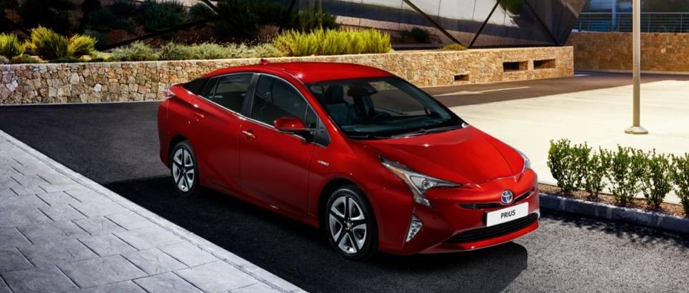 Toyota начинает прием заказов на новый Prius в России