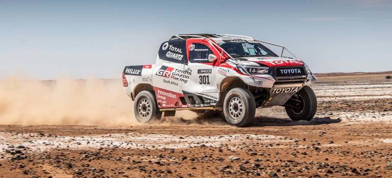 Фернандо Алонсо протестировал гоночный Toyota Hilux победителей ралли-рейда «Дакар-2019»