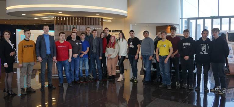 В «Саммит Моторс (Владивосток)» прошла обзорная экскурсия для студентов 1−2 курсов магистратуры ШЭМ ДВФУ