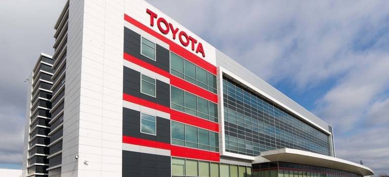 Уверенные позиции на рынке и лидерство в ключевых сегментах: Toyota подвела итоги продаж в России за 2021 год
