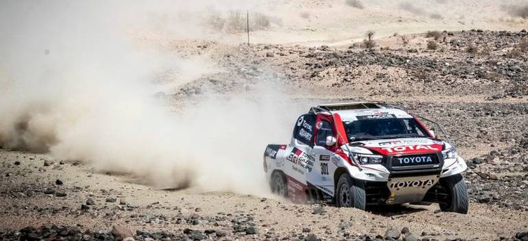 Фернандо Алонсо протестировал гоночный Toyota Hilux победителей ралли-рейда «Дакар-2019»