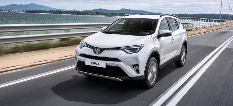 Toyota обновила линейку комплектаций и вернула дизельный двигатель кроссоверу RAV4