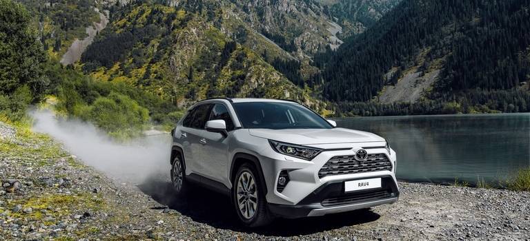Две новые версии бестселлера Toyota RAV4