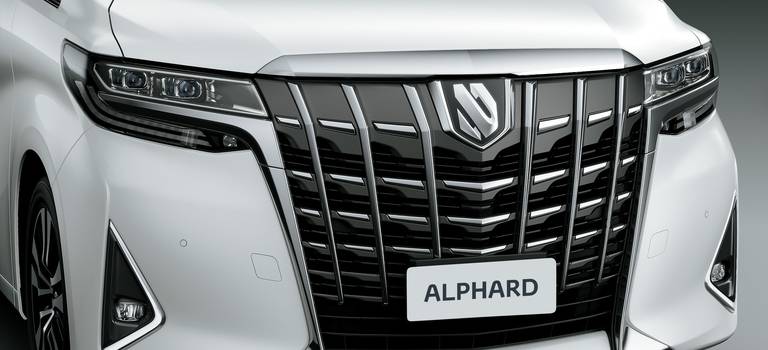 Toyota представила на российском рынке обновленный Alphard