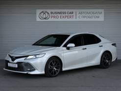 Toyota Camry 2018 г. (белый)