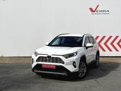 Toyota RAV4 2021 г. (белый)