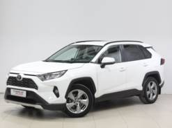 Toyota RAV4 2021 г. (белый)