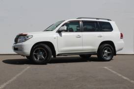 Toyota Land Cruiser 2010 г. (белый)