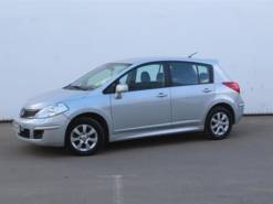 Nissan Tiida 2011 г. (серебряный)