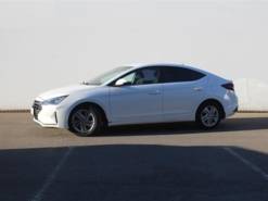 Hyundai Elantra 2019 г. (белый)